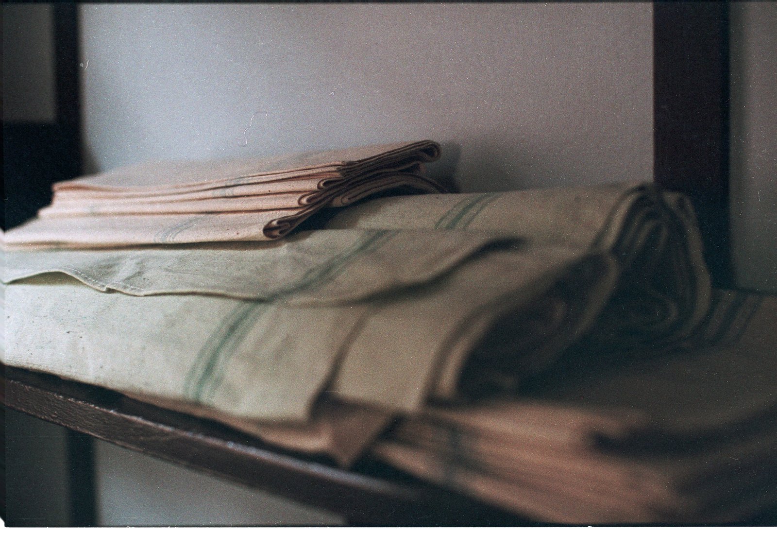 Bettwäsche im Kleiderschrank gelagert